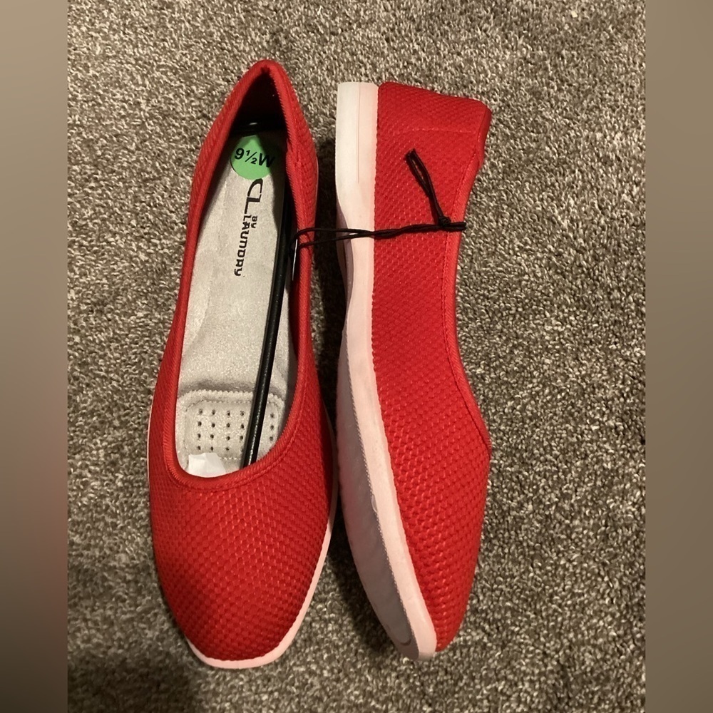 NWOT CL by Chinese Laundry Wide Width Red Knit Flat - Picture 2 of 3